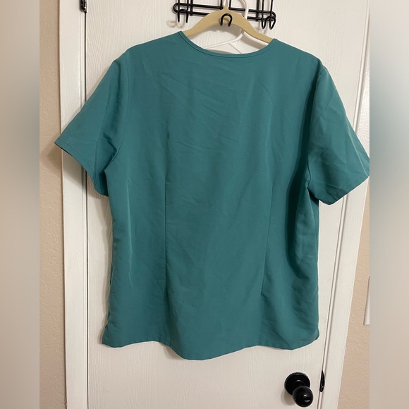 FIGS XL Oasis Caterina One Pocket Scrub Top - Picture 4 of 4